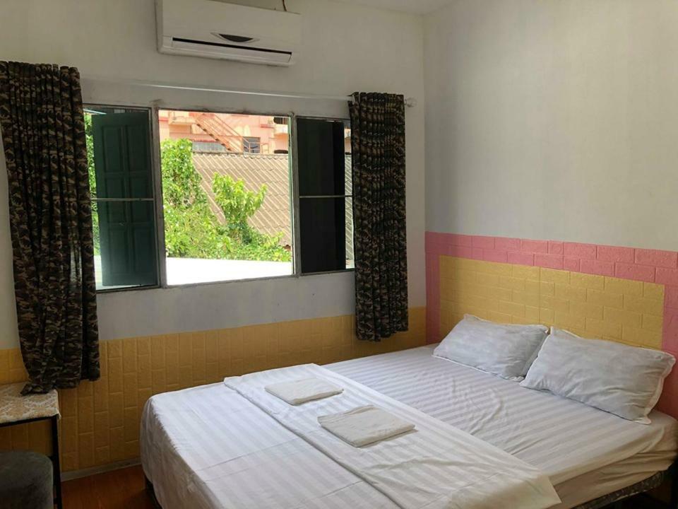 Army Barracks Guesthouse Vang Vieng Εξωτερικό φωτογραφία