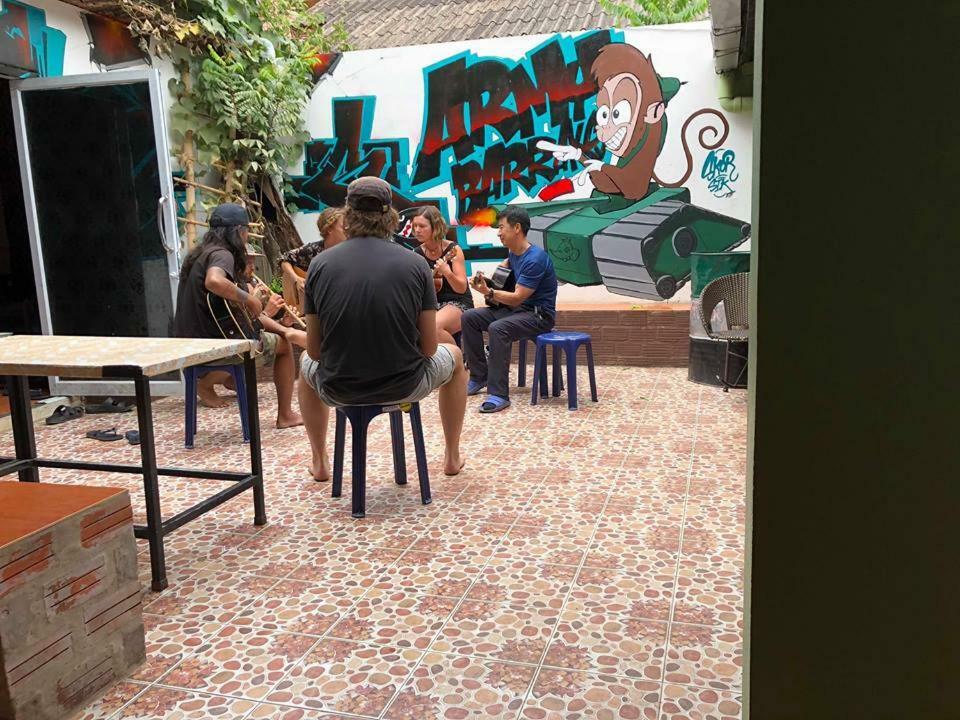 Army Barracks Guesthouse Vang Vieng Εξωτερικό φωτογραφία