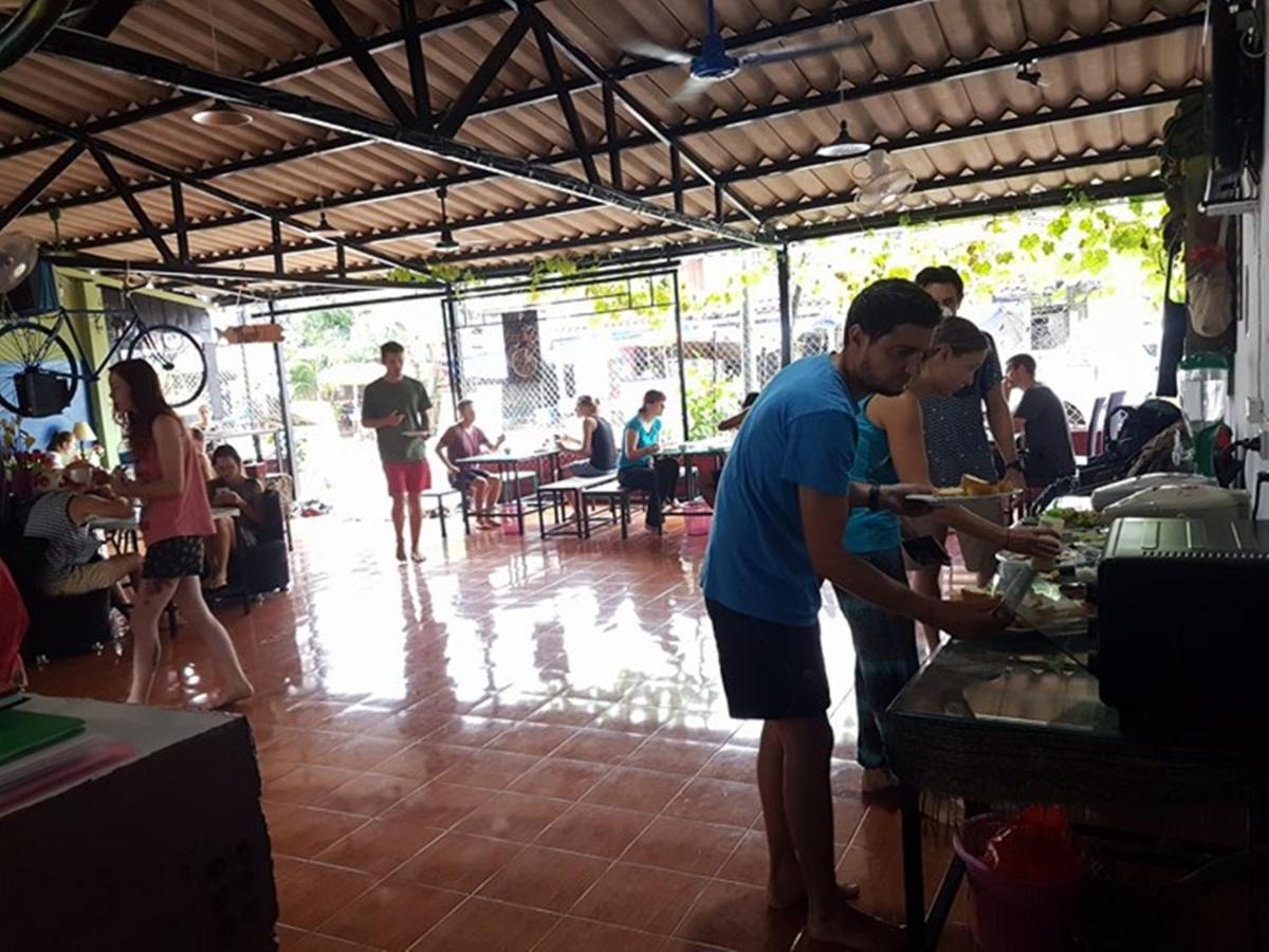 Army Barracks Guesthouse Vang Vieng Εξωτερικό φωτογραφία