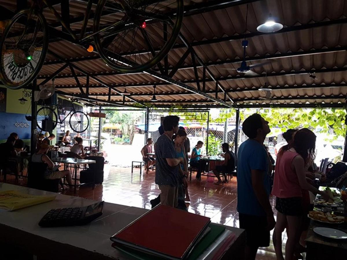 Army Barracks Guesthouse Vang Vieng Εξωτερικό φωτογραφία