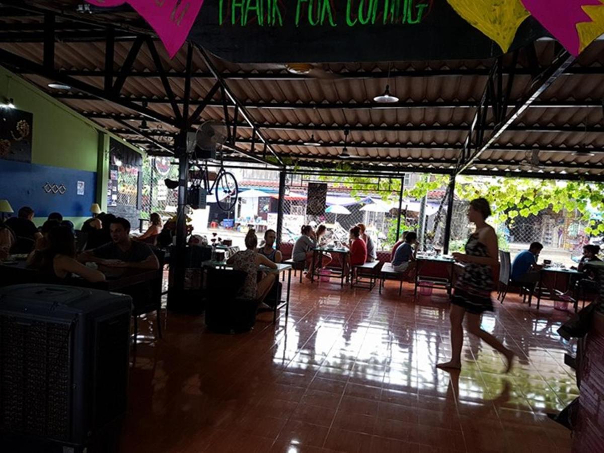 Army Barracks Guesthouse Vang Vieng Εξωτερικό φωτογραφία