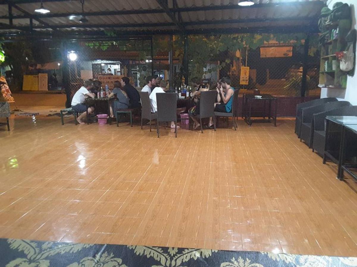 Army Barracks Guesthouse Vang Vieng Εξωτερικό φωτογραφία