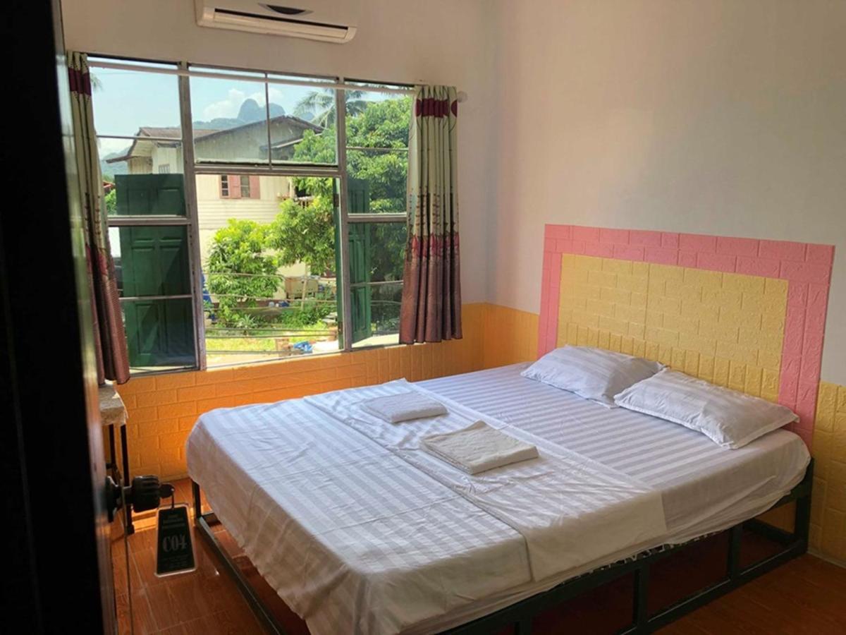 Army Barracks Guesthouse Vang Vieng Εξωτερικό φωτογραφία